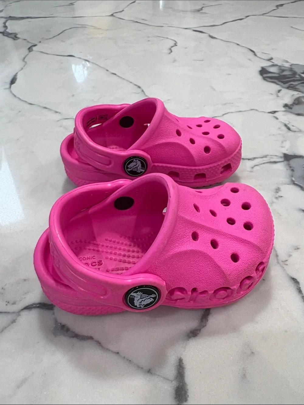 CROCS Kids Classic Clogs in Hot Pink